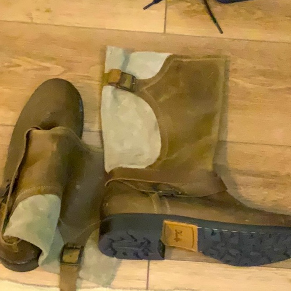 Olukai Boots- Olive/Khaki- Size 9 1/2- Leather and Suede- Never Worn - Picture 1 of 8